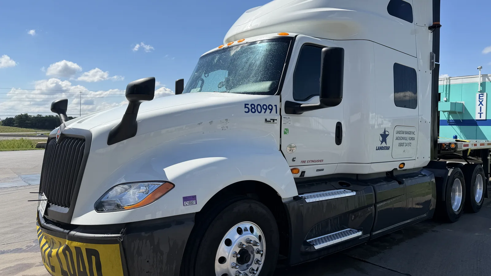 Why One Owner-Operator Beats a Dispatch Board on Your Next Load